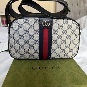 Brand New Gucci Classic GG shoulder/crossbody bag.